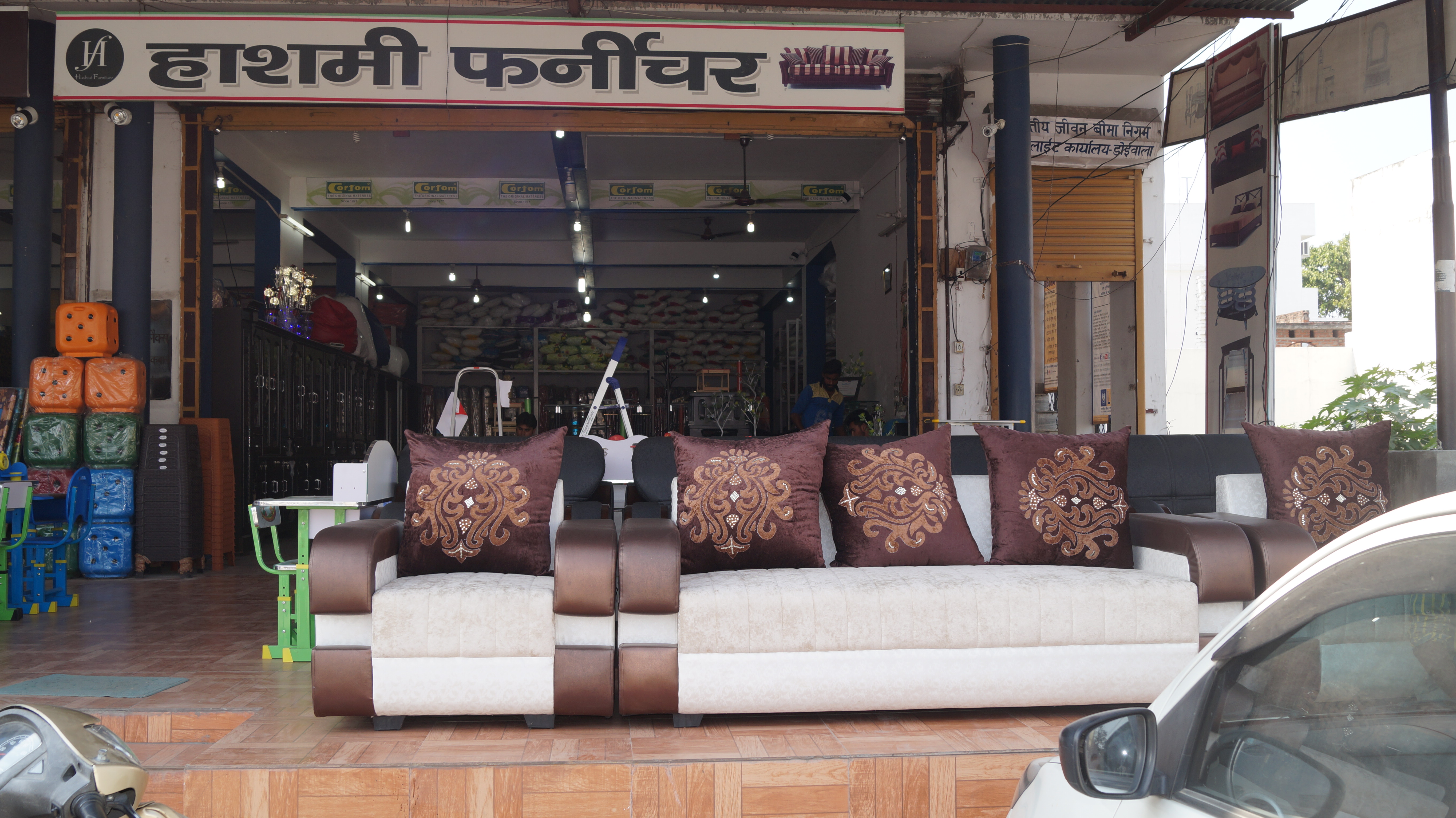 Luxury Furniture Showroom In Doiwala